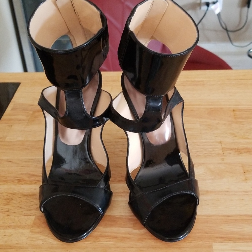 Heels - Picture 3 of 3